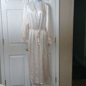 Gilligan & O'Malley  silky ivory robe honeymoon, wedding anniversary Sz L XL NWT